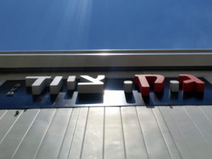 שילוט אותיות בולטות