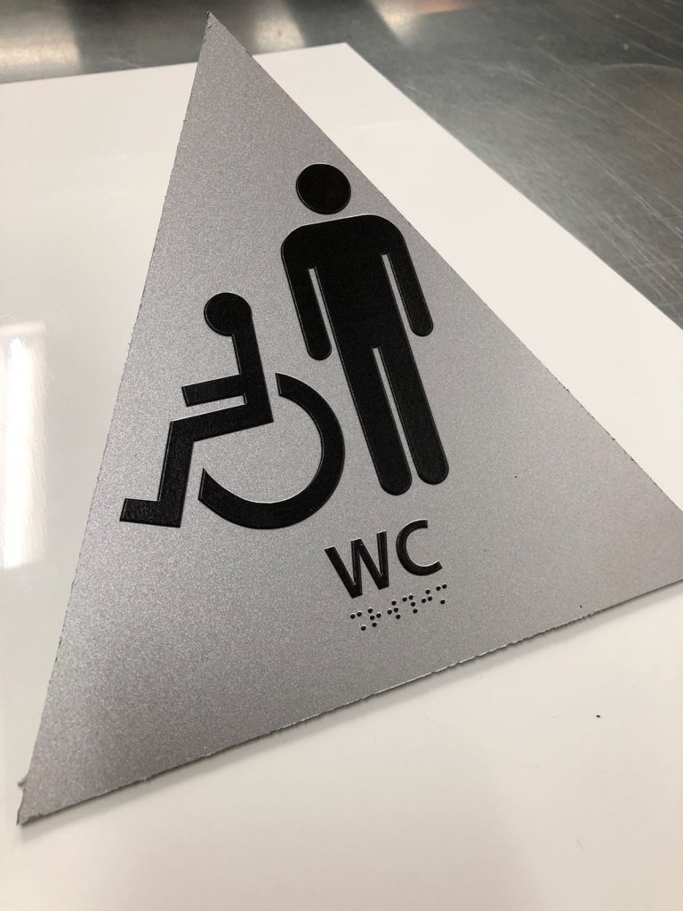 שלט הכוונה לשירותים