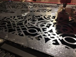 חריטה וייצור שלטים מעוצבים