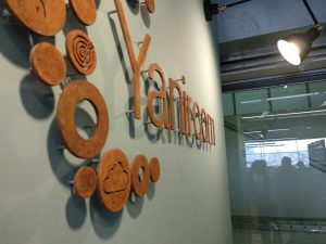 שלטים מעוצבים למשרד