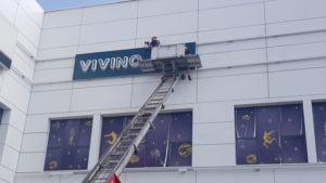 ייצור שלטי חוץ למסעדה