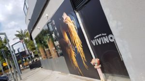 שלט קיר חיצוני למסעדה